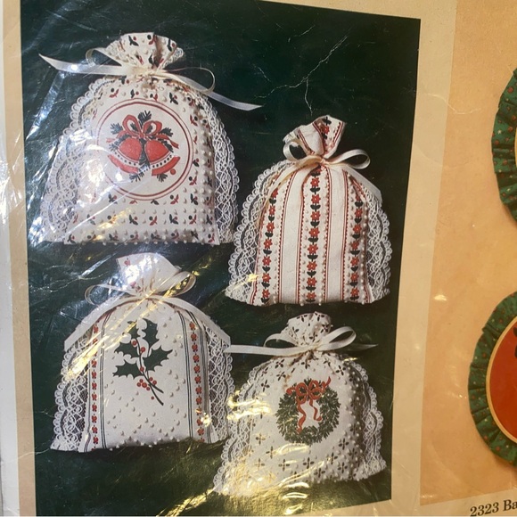 Vintage kit from Creative Circle- 4 sacks - Picture 6 of 6